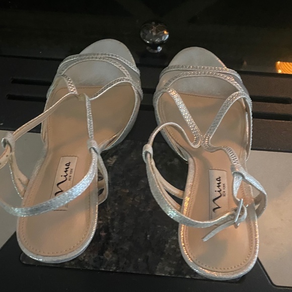 Nina Blossom Open-Toe Evening Sandal Silver/Crystal Accents Size 8.5 - Picture 2 of 6